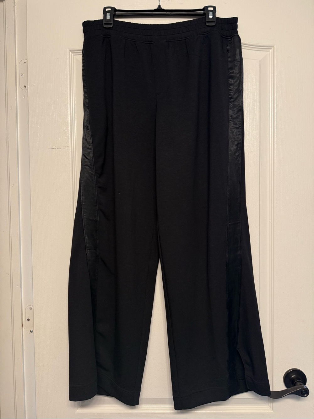 NWT OFFLINE By Aerie ChillUp Satin Track Wide Leg Pants Large Sporty Luxe - Picture 4 of 11